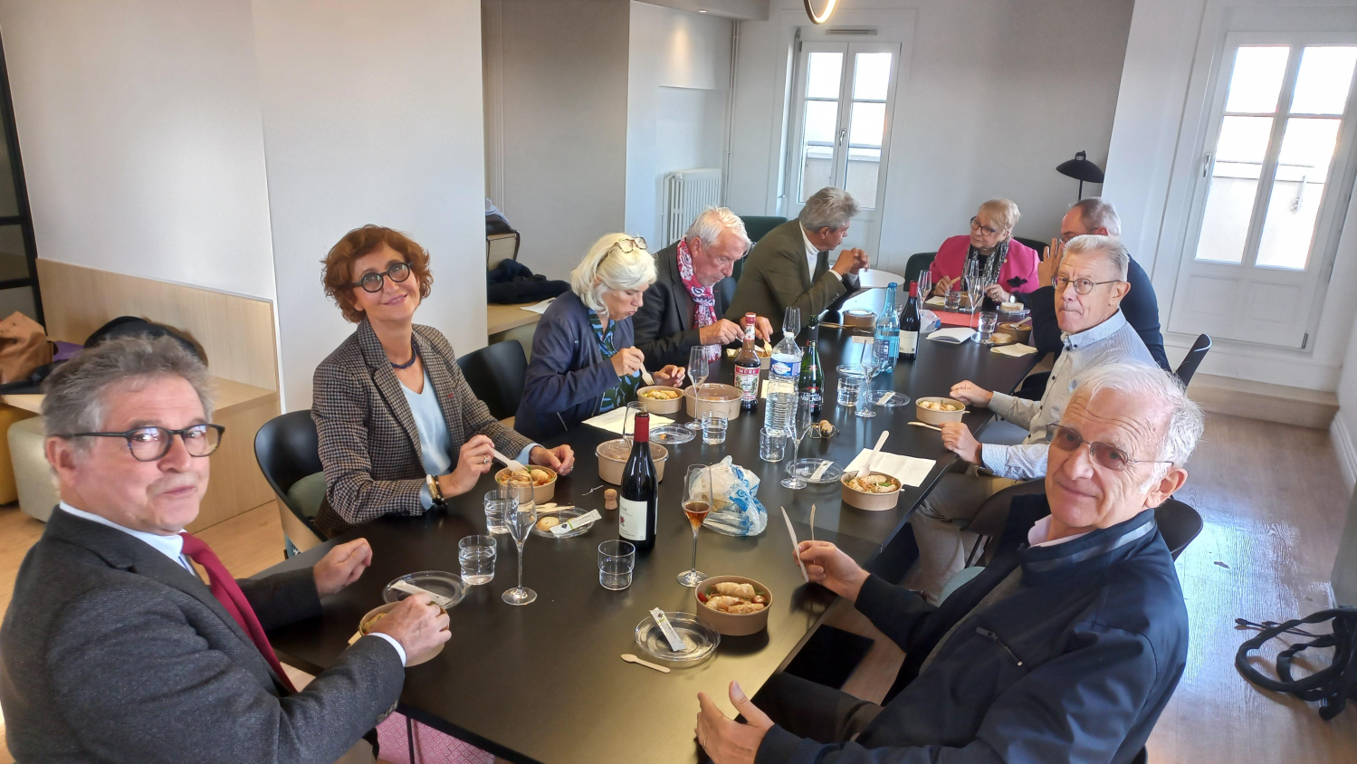 Repas convivial en commun